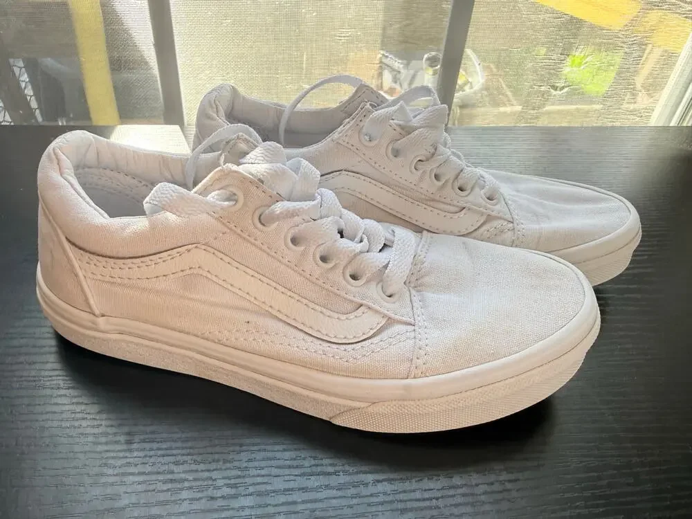 Vans Old Skool Triple White Low Top Sneakers Youth 2.5 Clean Classic Streetwear